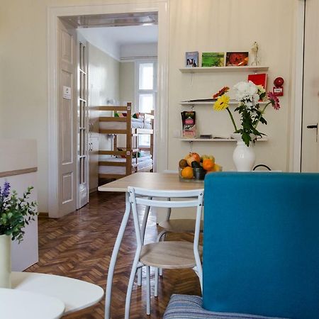 Roommates Hostel Белград Екстериор снимка