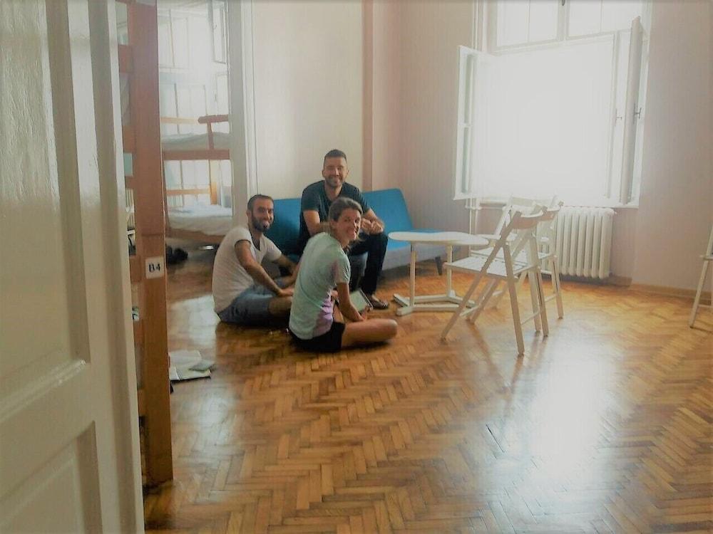 Roommates Hostel Белград Екстериор снимка