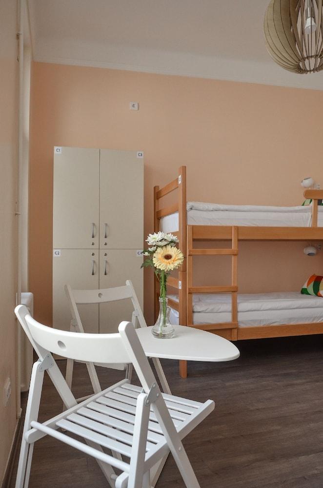 Roommates Hostel Белград Екстериор снимка