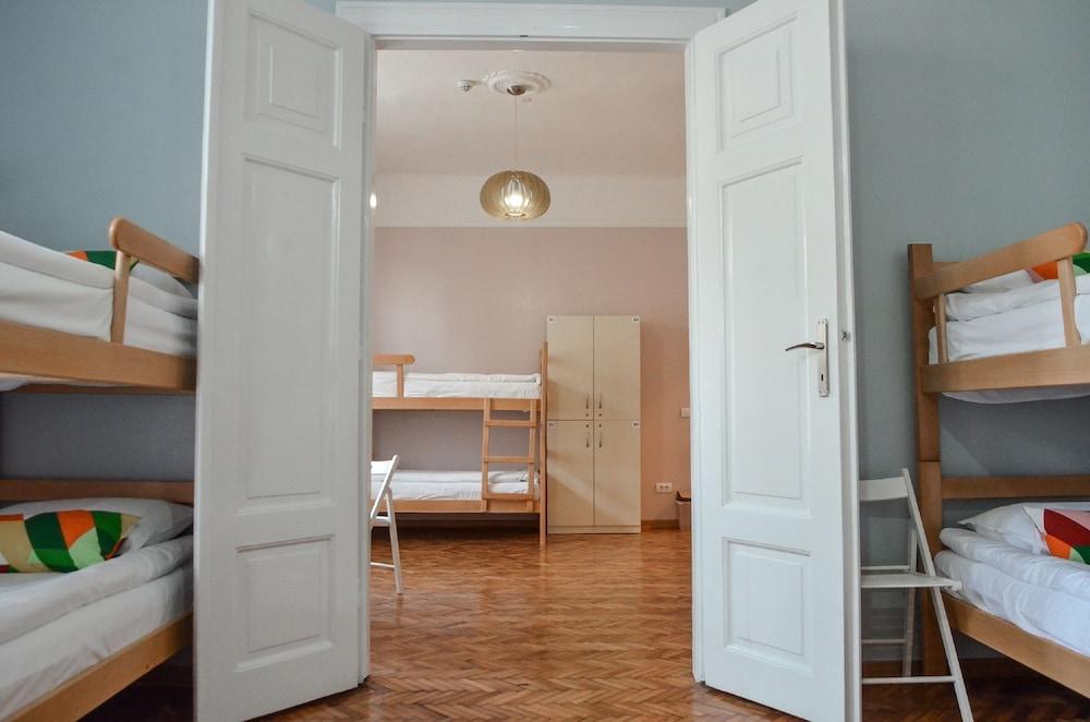 Roommates Hostel Белград Екстериор снимка