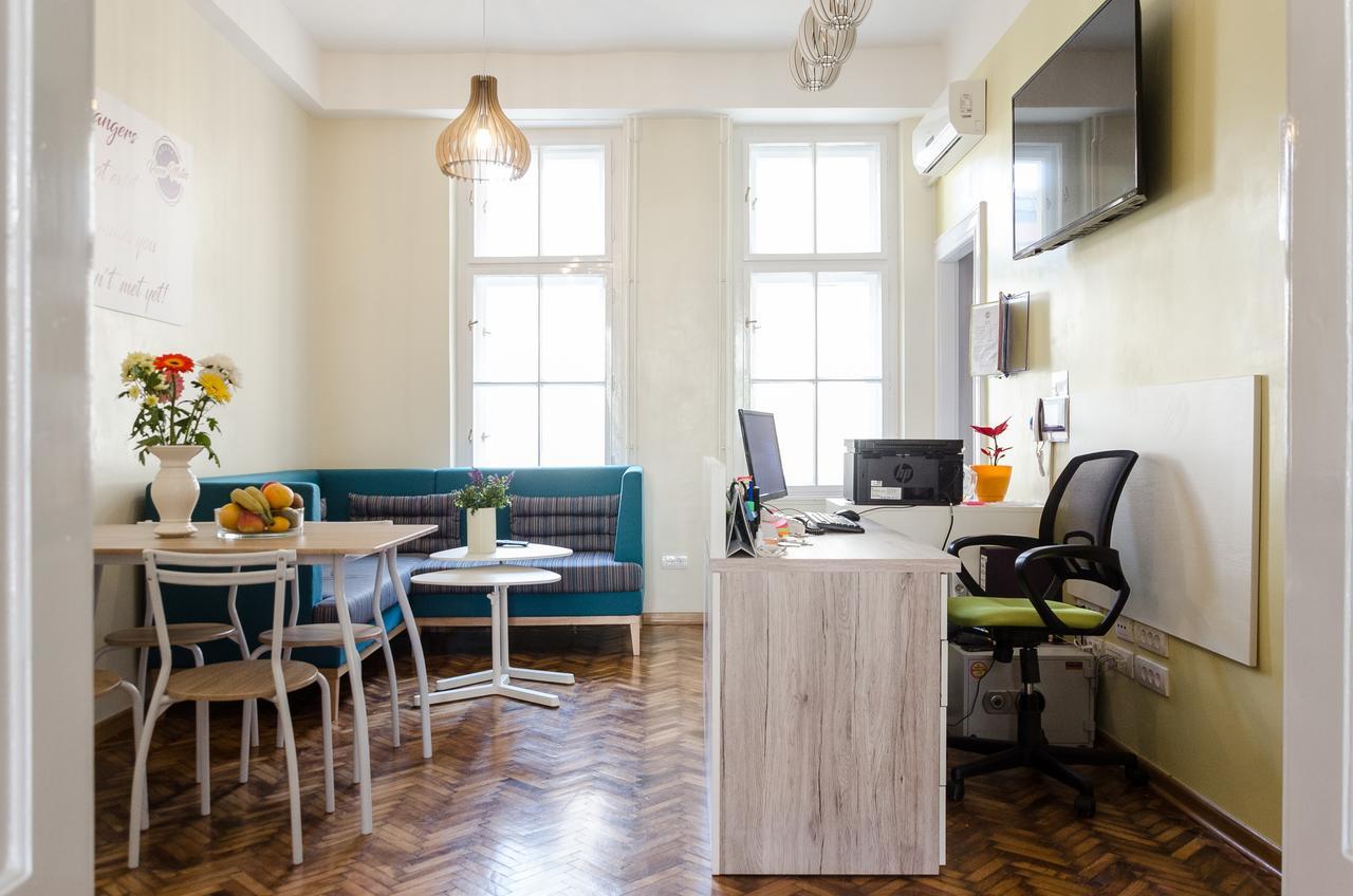 Roommates Hostel Белград Екстериор снимка